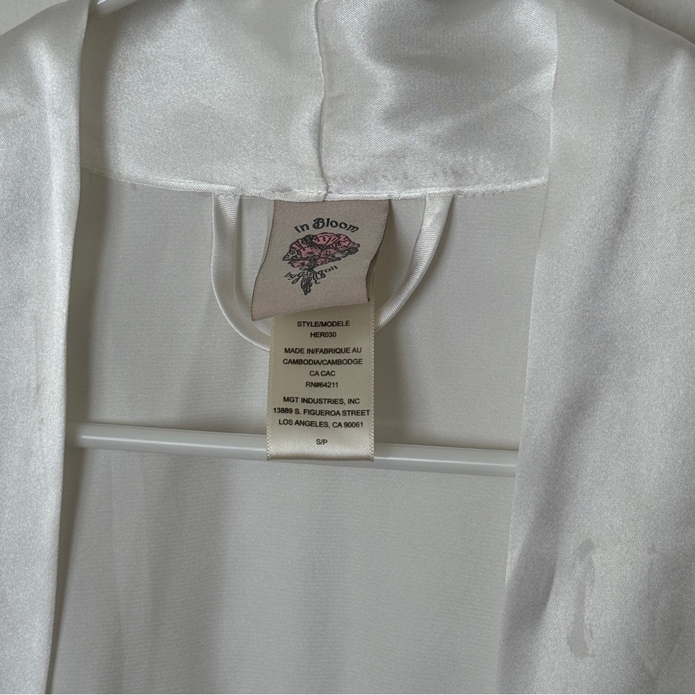The Bride White Robe - Picture 4 of 5